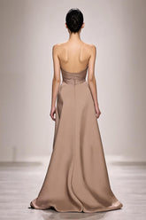 Champagner Trägerloses Langes Gerafftes Abendkleid aus Satin mit Schlitz